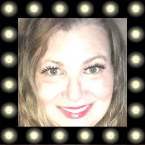 Meet your Posher, Julie - Picture 1 of 1